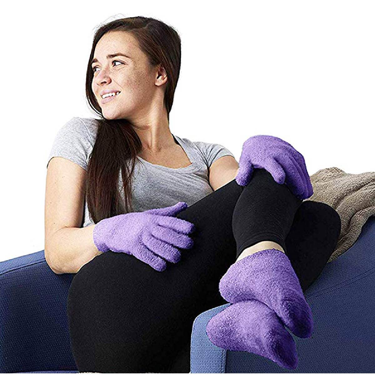 One-size gel booties worn overnight for silky smooth feet